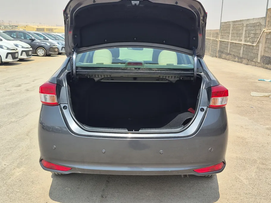 2022 Toyota Yaris  Y 