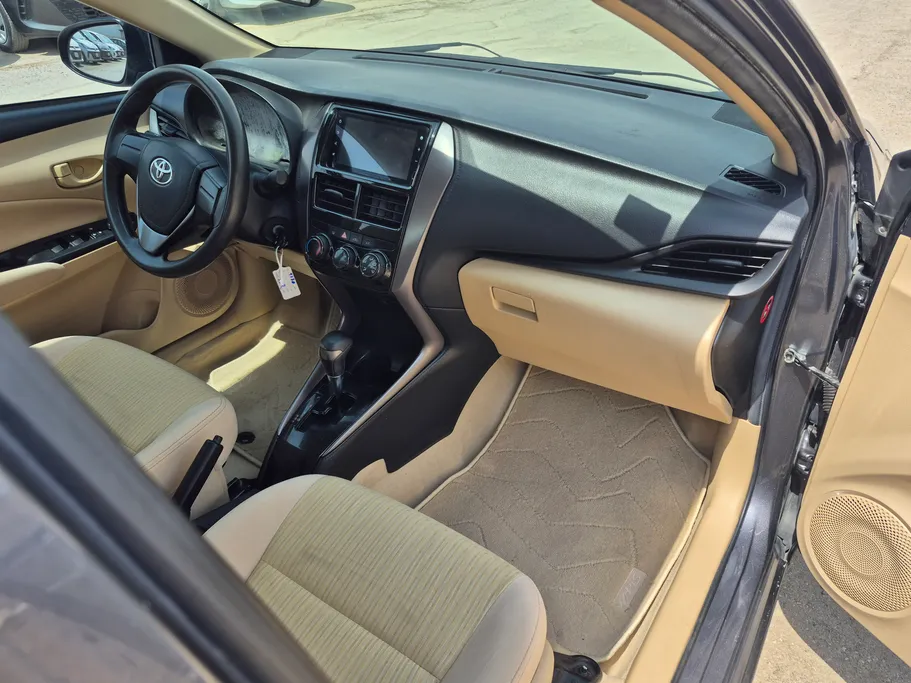2022 Toyota Yaris  Y 