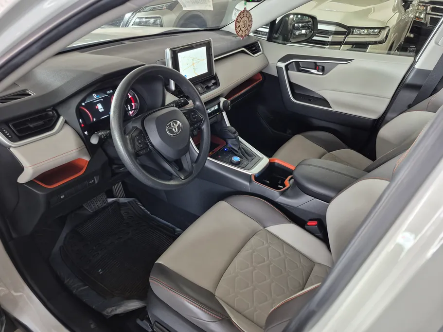 2025 Toyota RAV4 ADVENTURE 