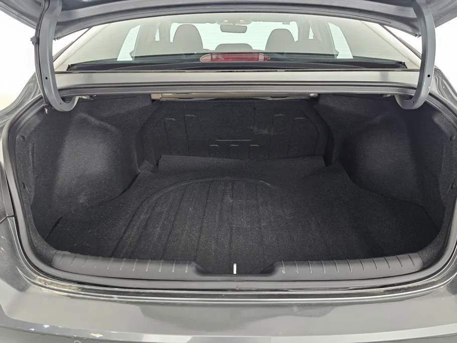 2022 Hyundai Elantra Smart Plus 