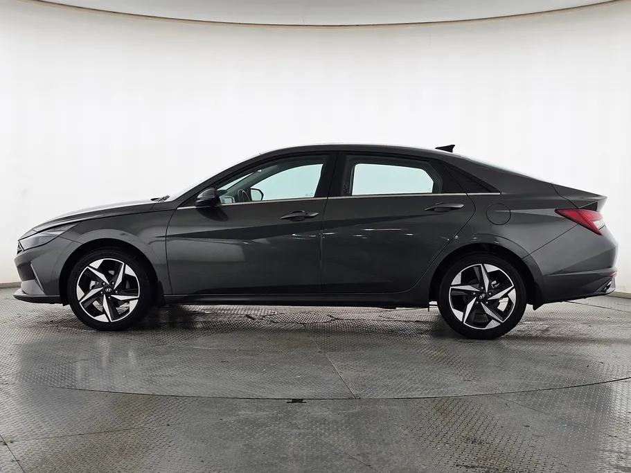 2022 Hyundai Elantra Smart Plus 