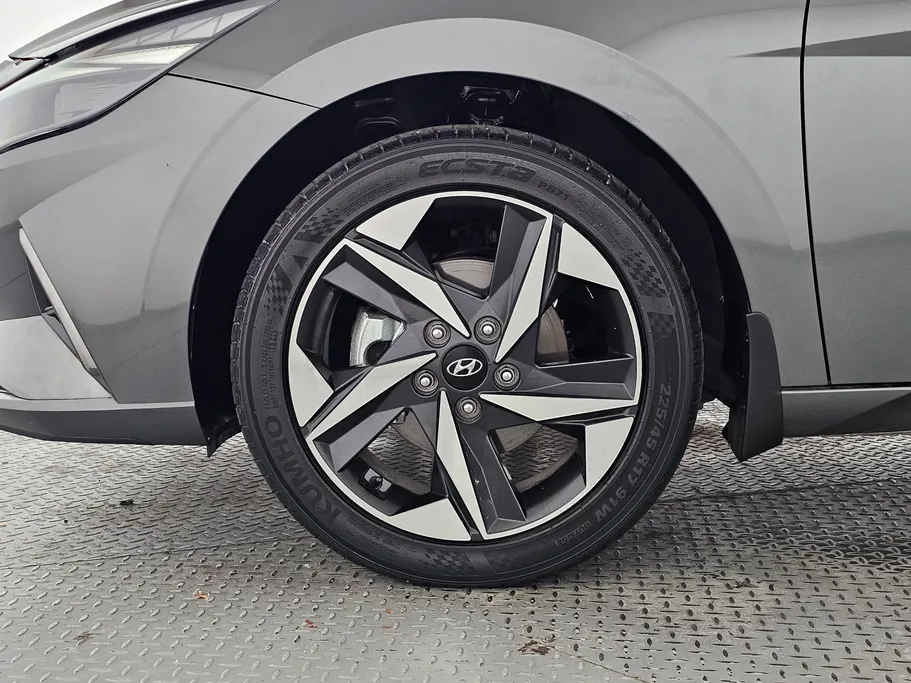 2022 Hyundai Elantra Smart Plus 