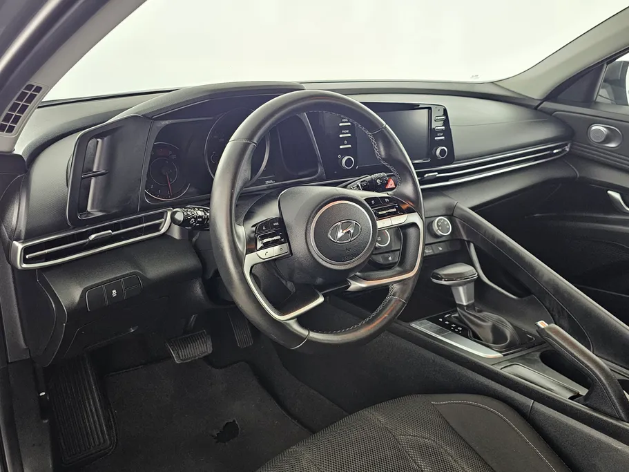 2022 Hyundai Elantra Smart Plus 