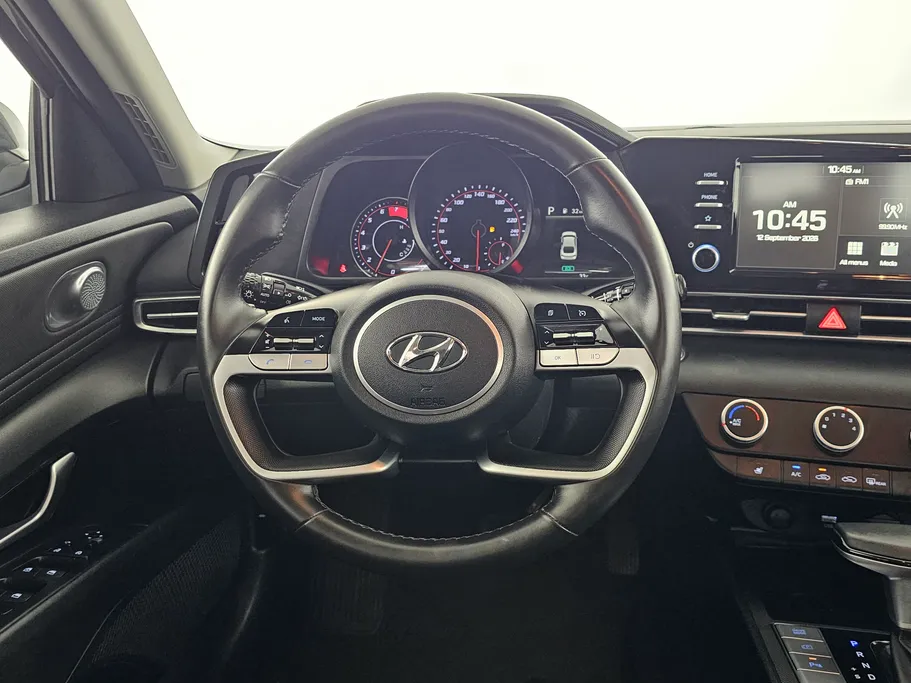 2022 Hyundai Elantra Smart Plus 