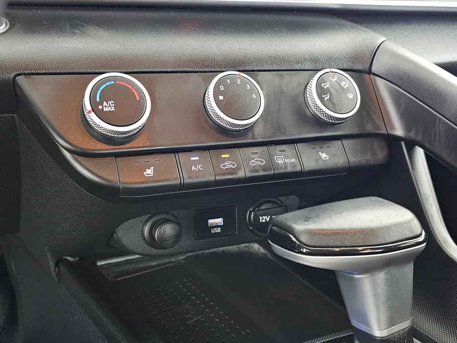 2022 Hyundai Elantra Smart Plus 