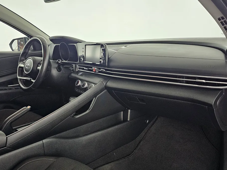 2022 Hyundai Elantra Smart Plus 
