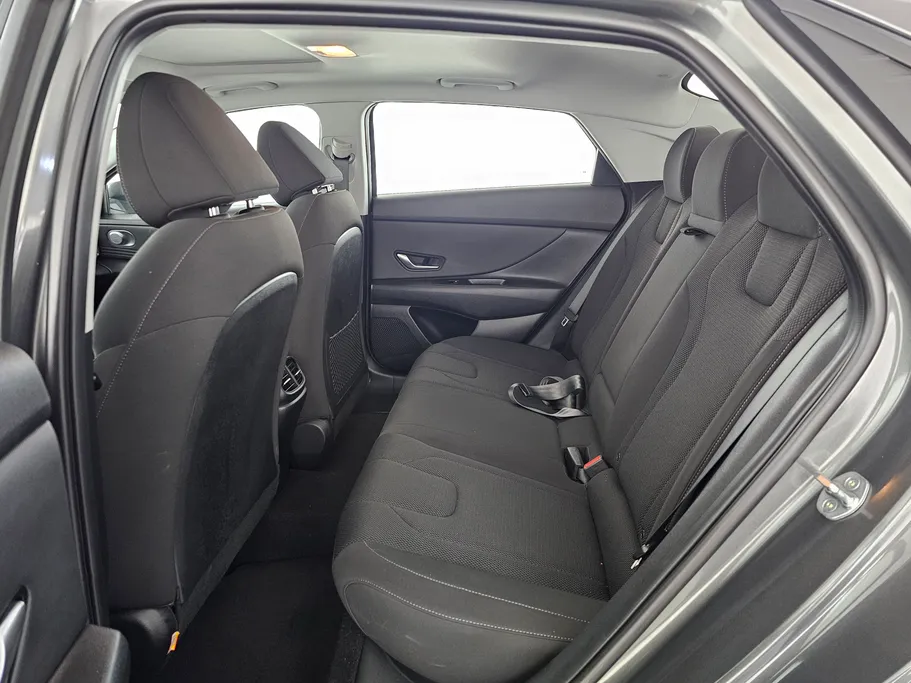 2022 Hyundai Elantra Smart Plus 