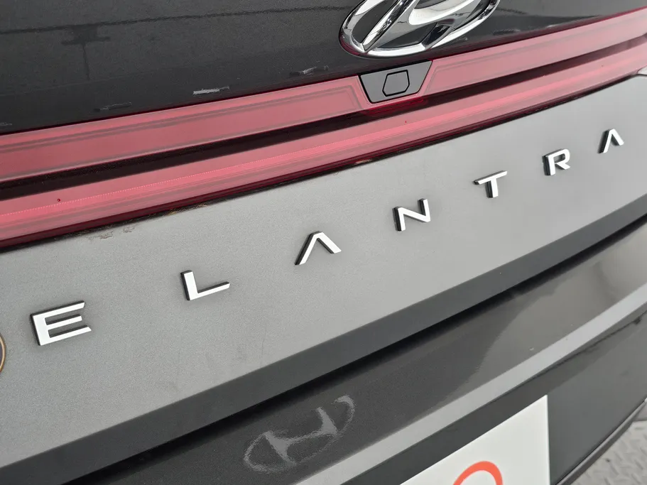 2022 Hyundai Elantra Smart Plus 