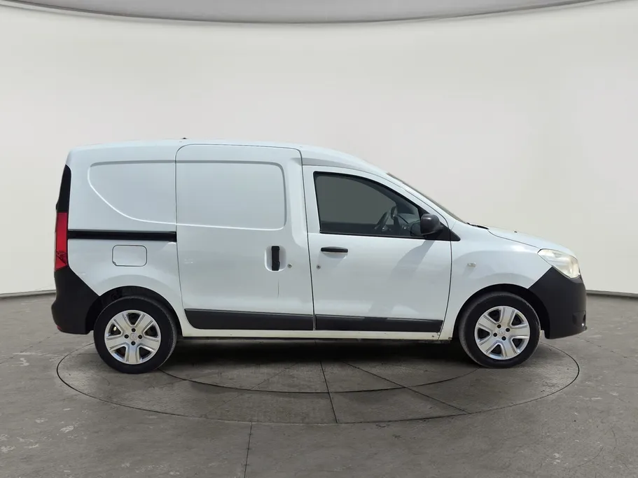 2021 Renault Docker Van بضاعة 