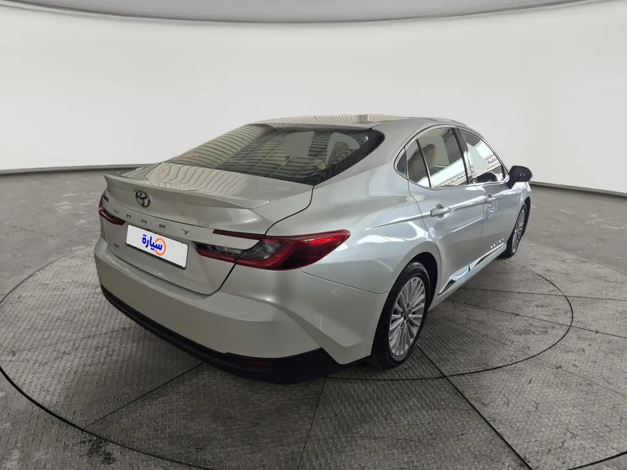 تويوتا كامري LE 2025 