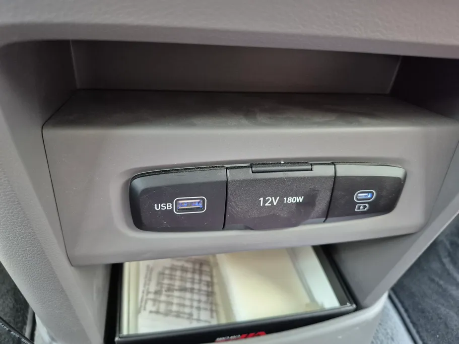 2025 Hyundai Staria Luxury 7 ST 