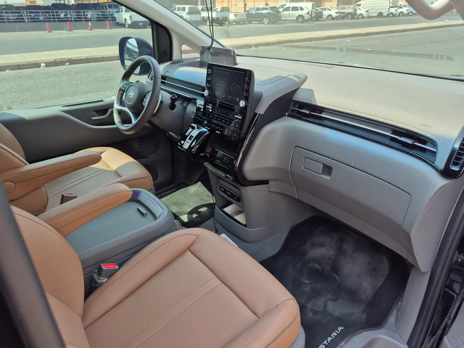 2025 Hyundai Staria Luxury 7 ST 