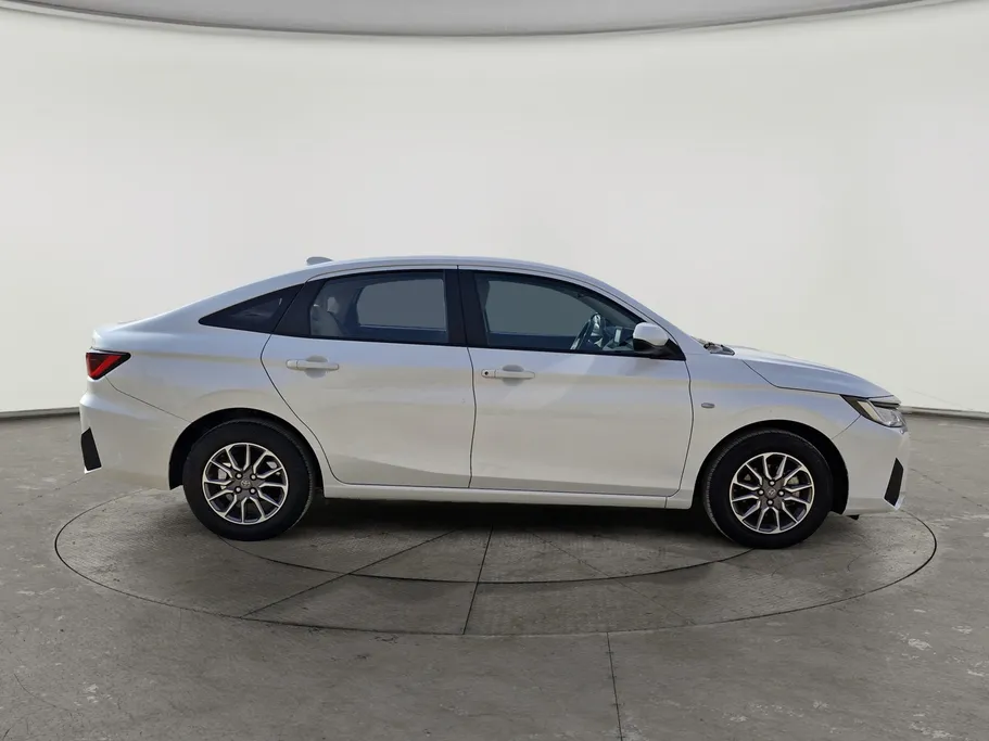2024 Toyota Yaris  Y 
