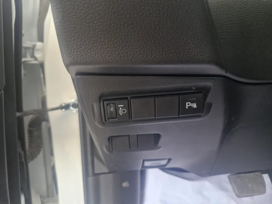2025 Toyota Corolla Cross XLE HEV 