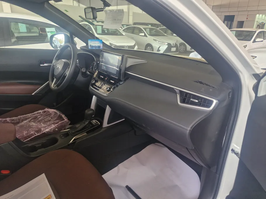 2025 Toyota Corolla Cross XLE HEV 
