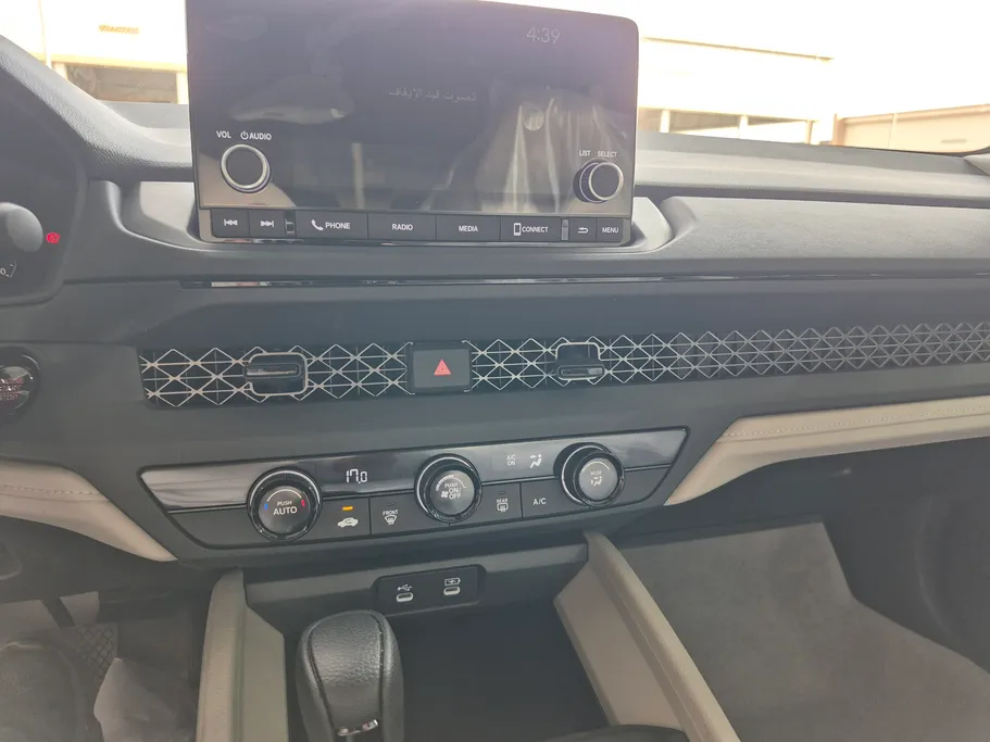 هوندا اكورد LX 2025 