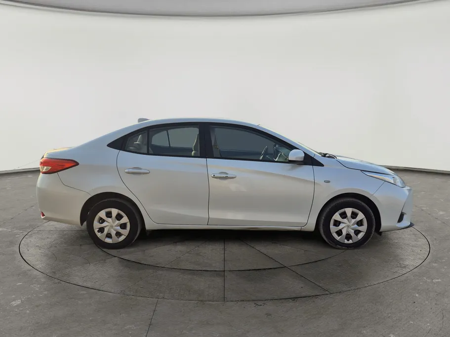 2022 Toyota Yaris  Y 