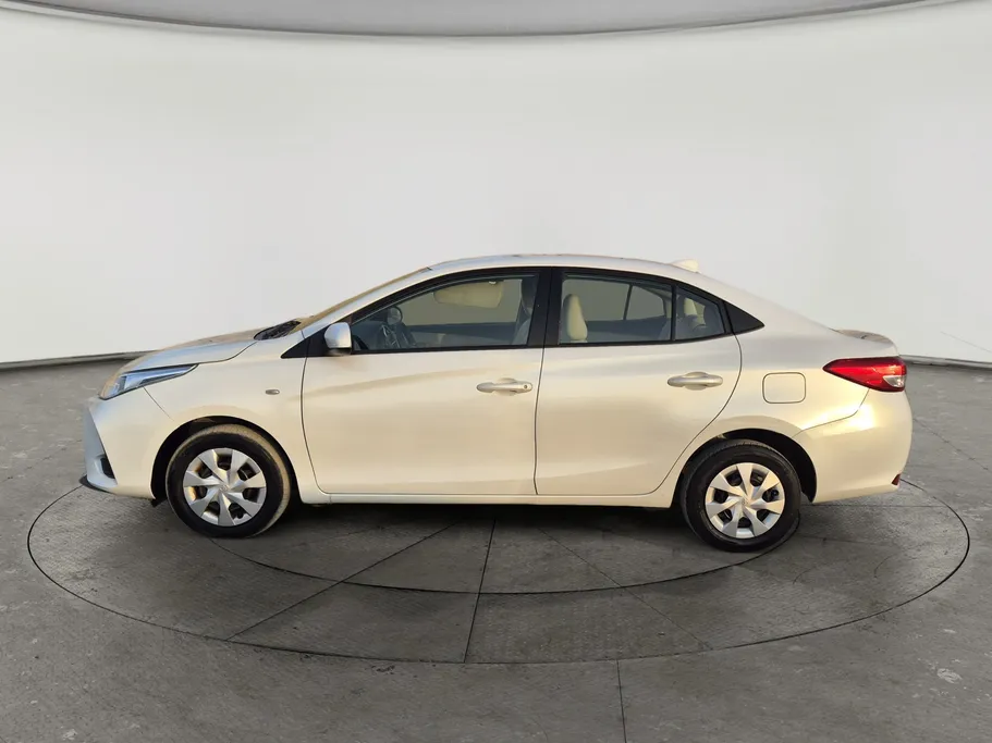 2022 Toyota Yaris  Y 