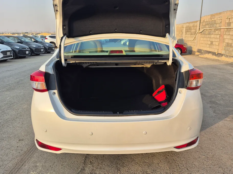 2022 Toyota Yaris  Y 