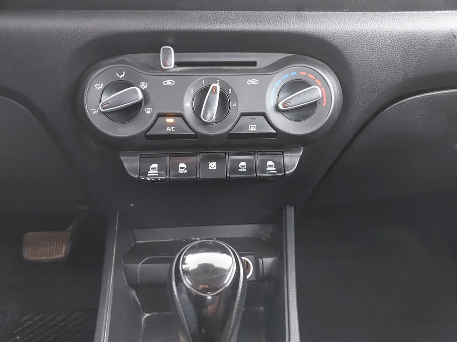 2022 Kia Pegas LX 