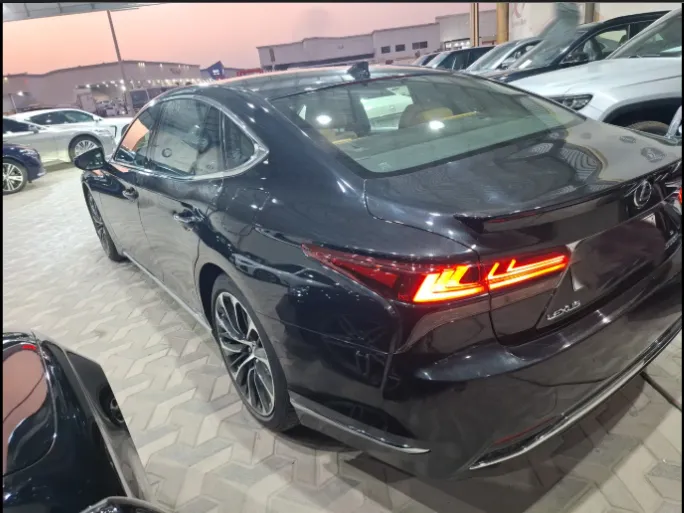 لكزس LS 500 BH Hybrid 2022 