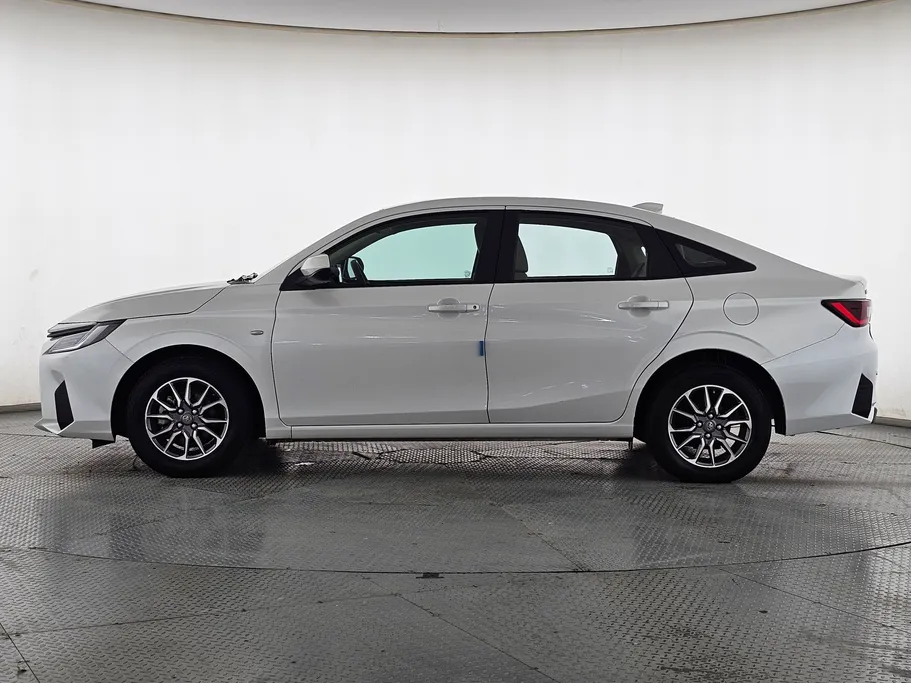 2024 Toyota Yaris  Y 