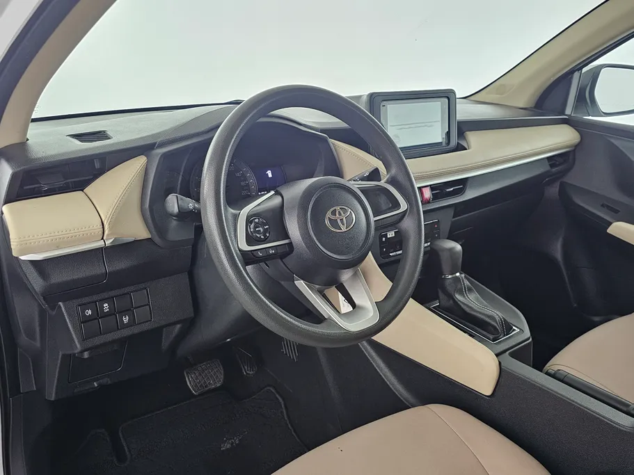 2024 Toyota Yaris  Y 