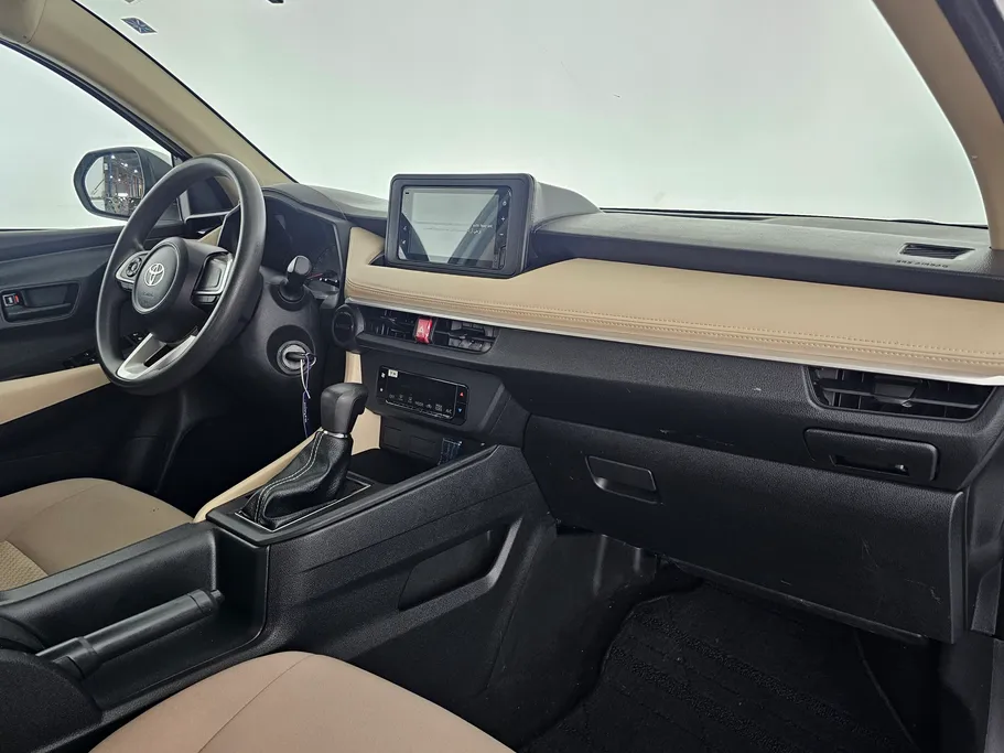 2024 Toyota Yaris  Y 