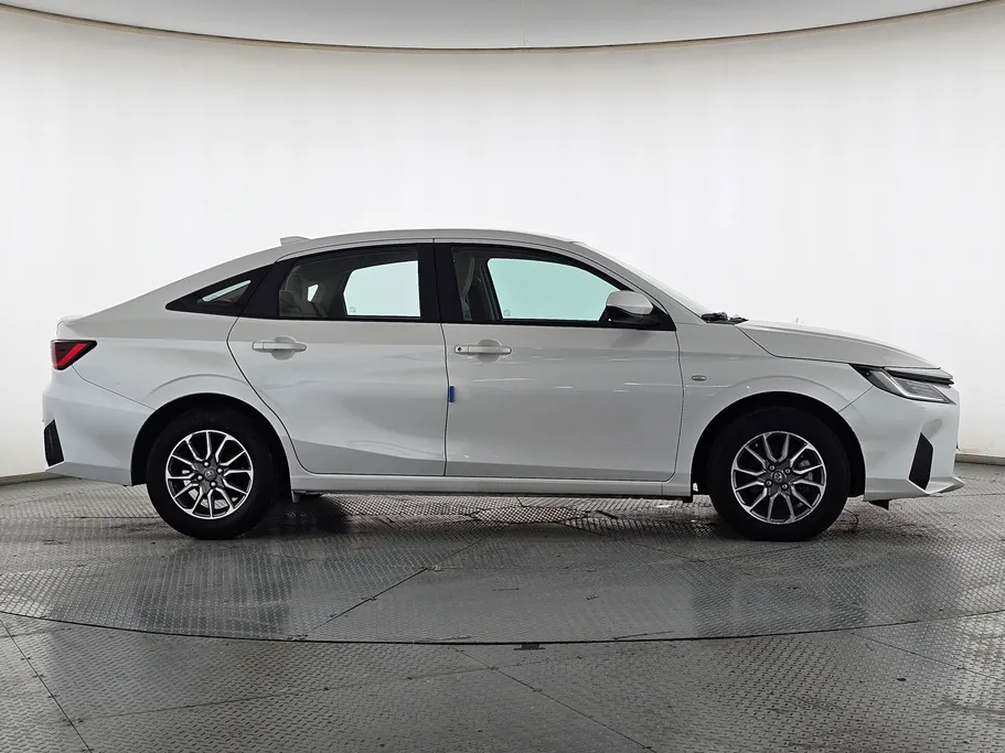 2024 Toyota Yaris  Y 