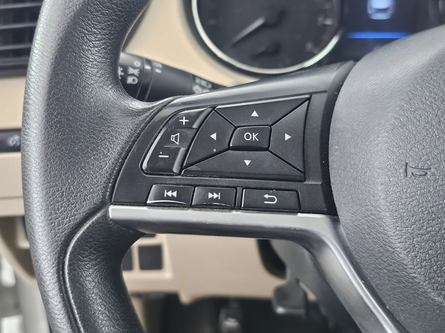 2021 نيسان Xtrail S 7 Seats 