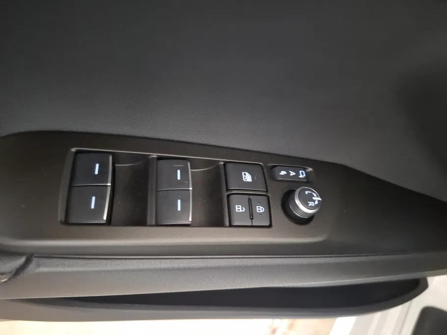2025 Toyota Camry  LE HEV 