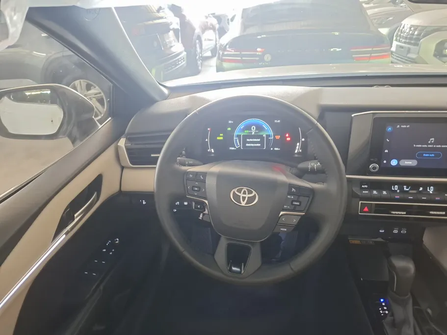 2025 Toyota Camry  LE HEV 