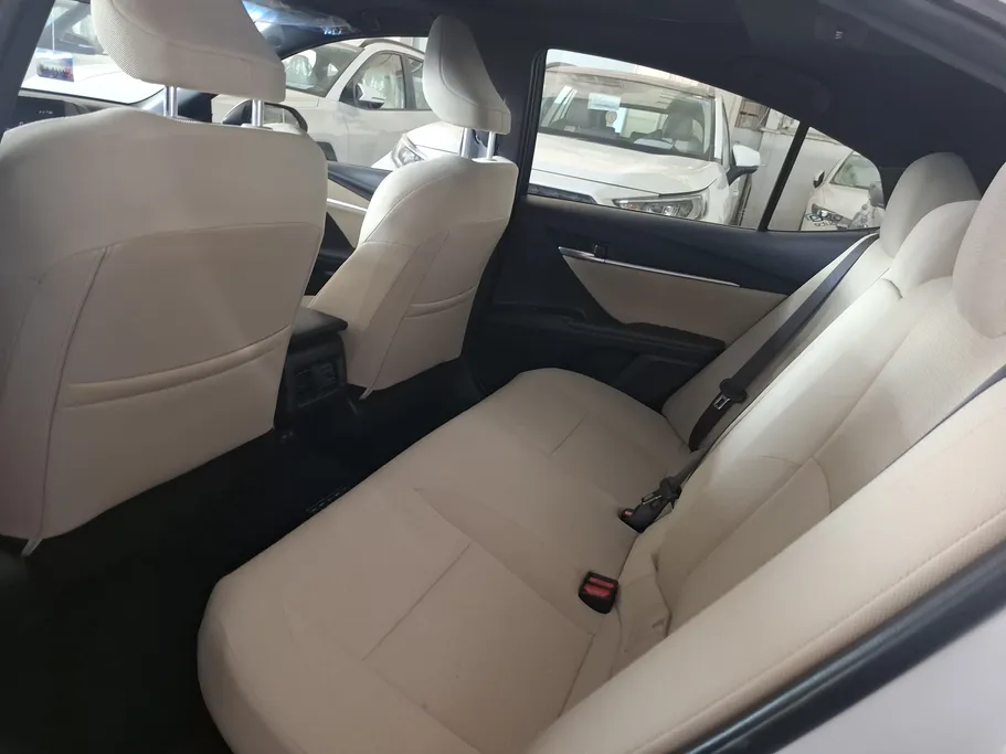 2025 Toyota Camry  LE HEV 