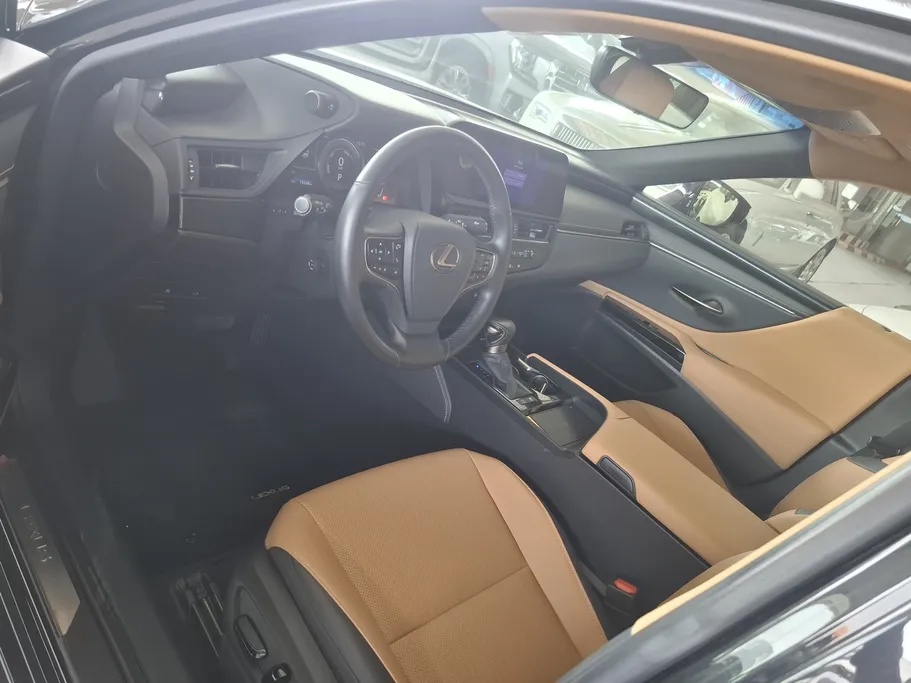 2025 Lexus ES 300 H 