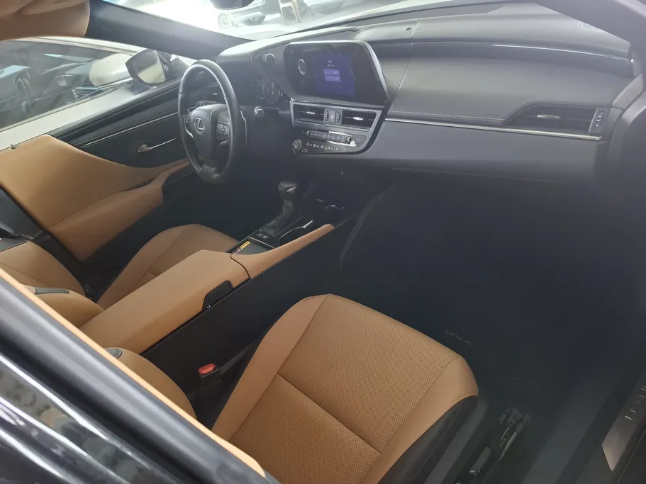2025 Lexus ES 300 H 
