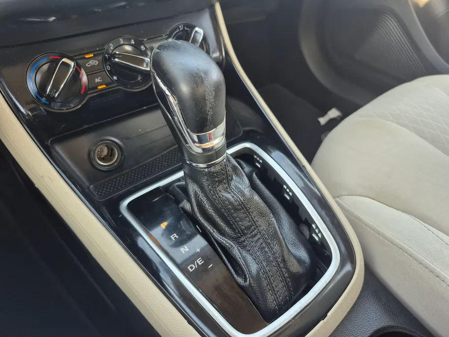 2022 MG 5 STD 