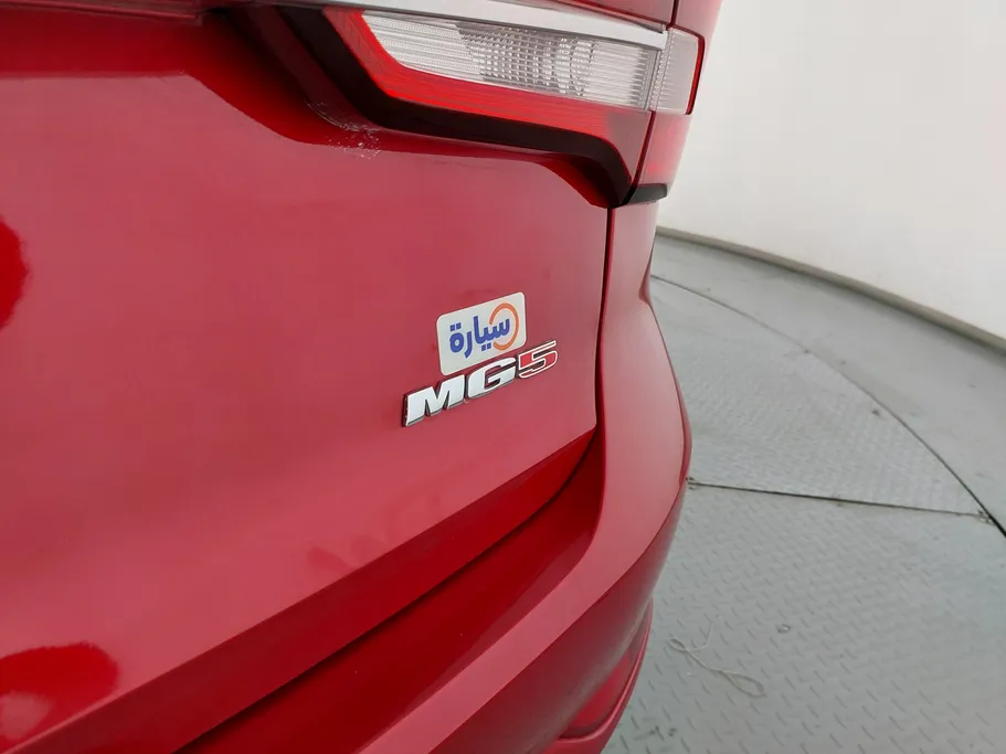 2022 MG 5 STD 