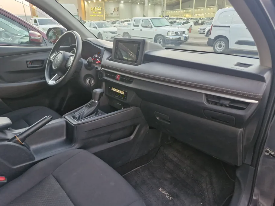 2024 Toyota Yaris  Y 