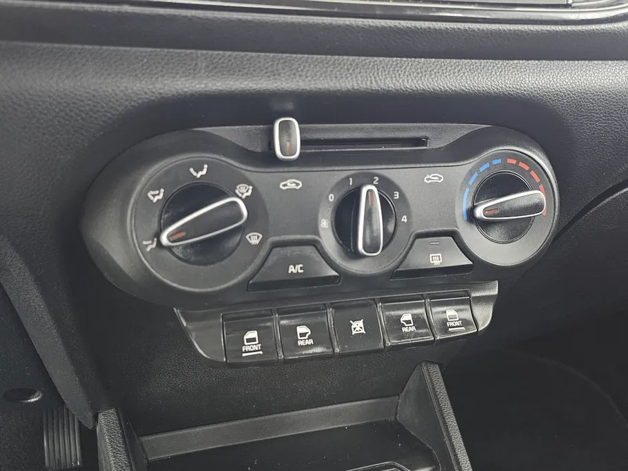 2022 Kia Pegas LX 