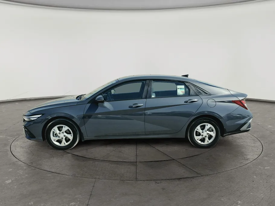 2024 Hyundai Elantra Smart 