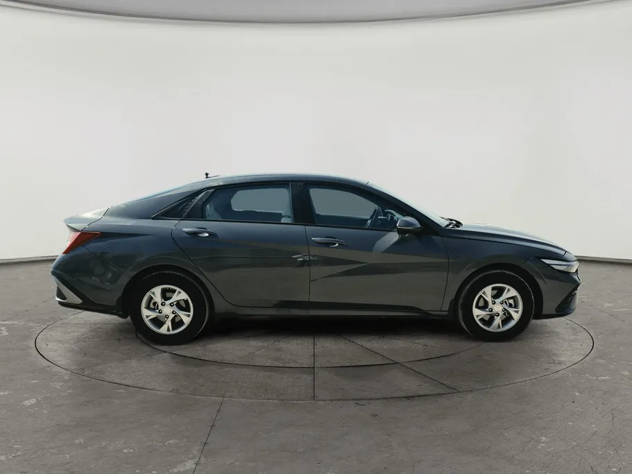 2024 Hyundai Elantra Smart 