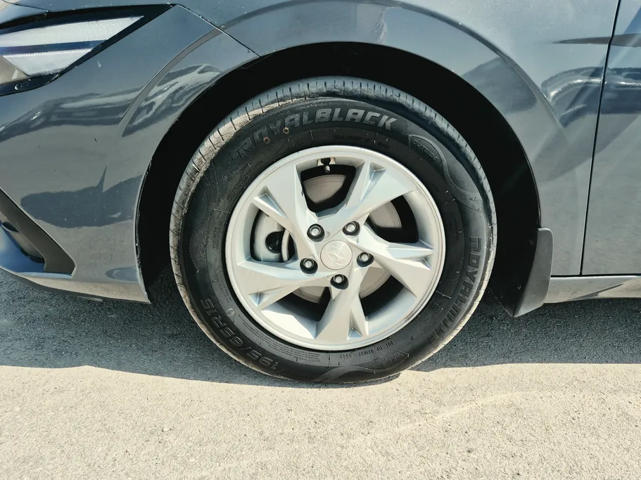 2024 Hyundai Elantra Smart 