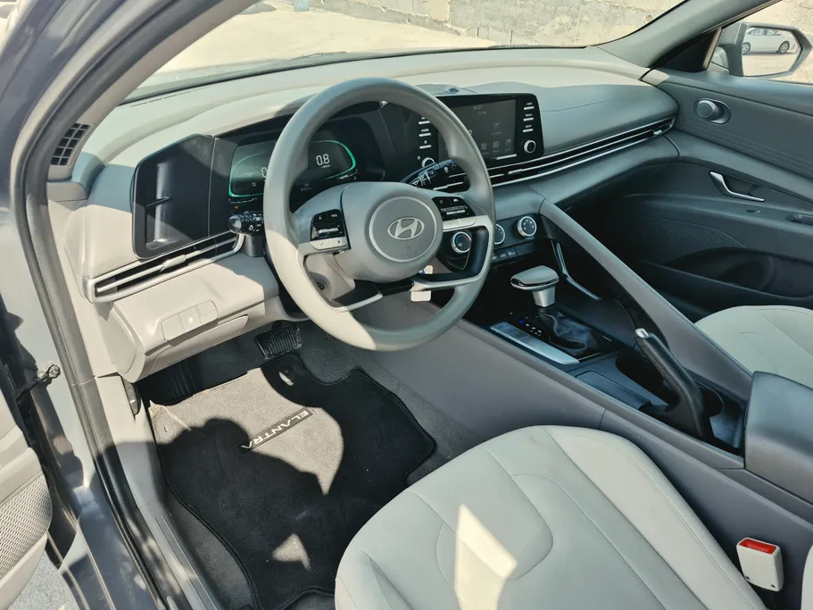 2024 Hyundai Elantra Smart 