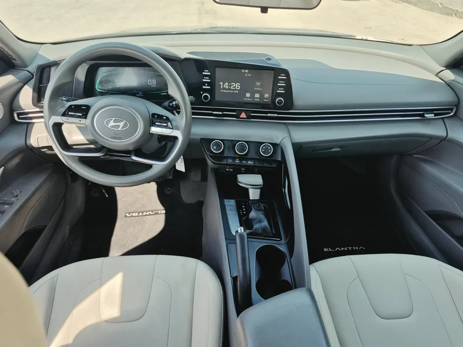 2024 Hyundai Elantra Smart 