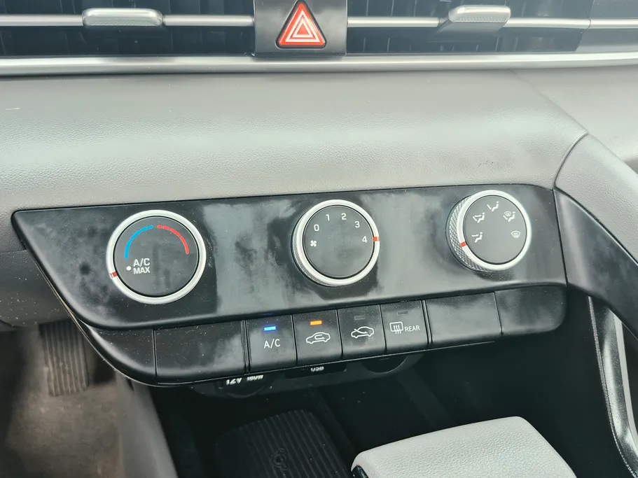 2024 Hyundai Elantra Smart 