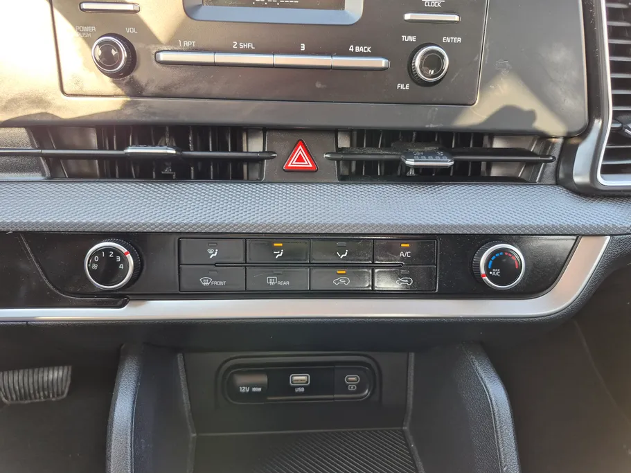 2024 Kia Sportage LX 