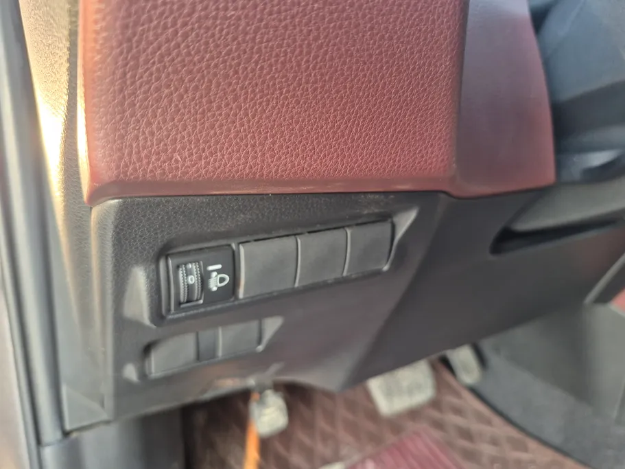 2022 Toyota Corolla Cross XLE HEV 