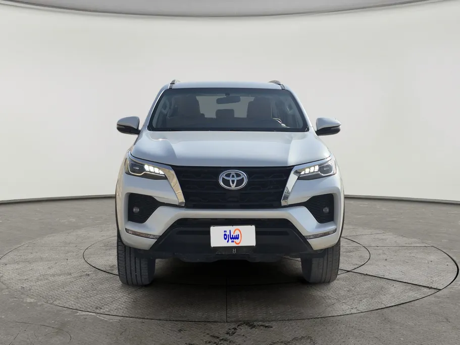 2024 تويوتا Fortuner VX1 