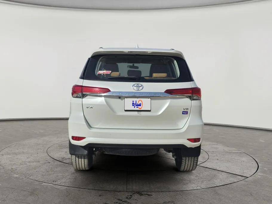 2024 تويوتا Fortuner VX1 