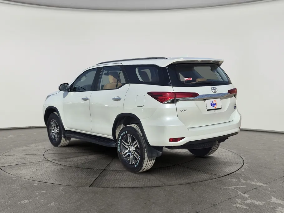 2024 تويوتا Fortuner VX1 